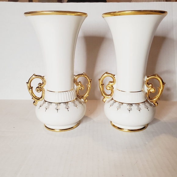 Vintage Rare Boden 520 White Ornate gold trim lovers Summer scene set 2 Vases - Picture 8 of 11